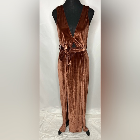 Beautiful dusty brown Lioness gown size M - Picture 2 of 6